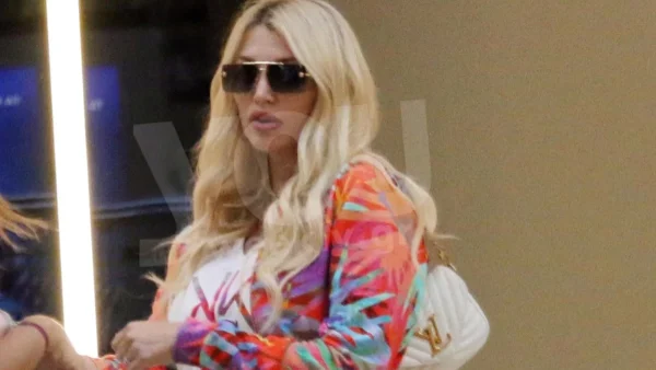 Την κοίταγε ολόκληρο το εμπορικό κέντρο - Η εμφάνιση της Κωνσταντίνας Σπυροπούλου στον 9ο μήνα της εγκυμοσύνης της