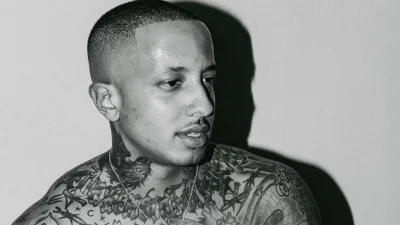 Με το ένα χέρι κράταγε το πόδι της και με το άλλο το πούρο - Η βραδινή έξοδος του Light με τη σύντροφό του