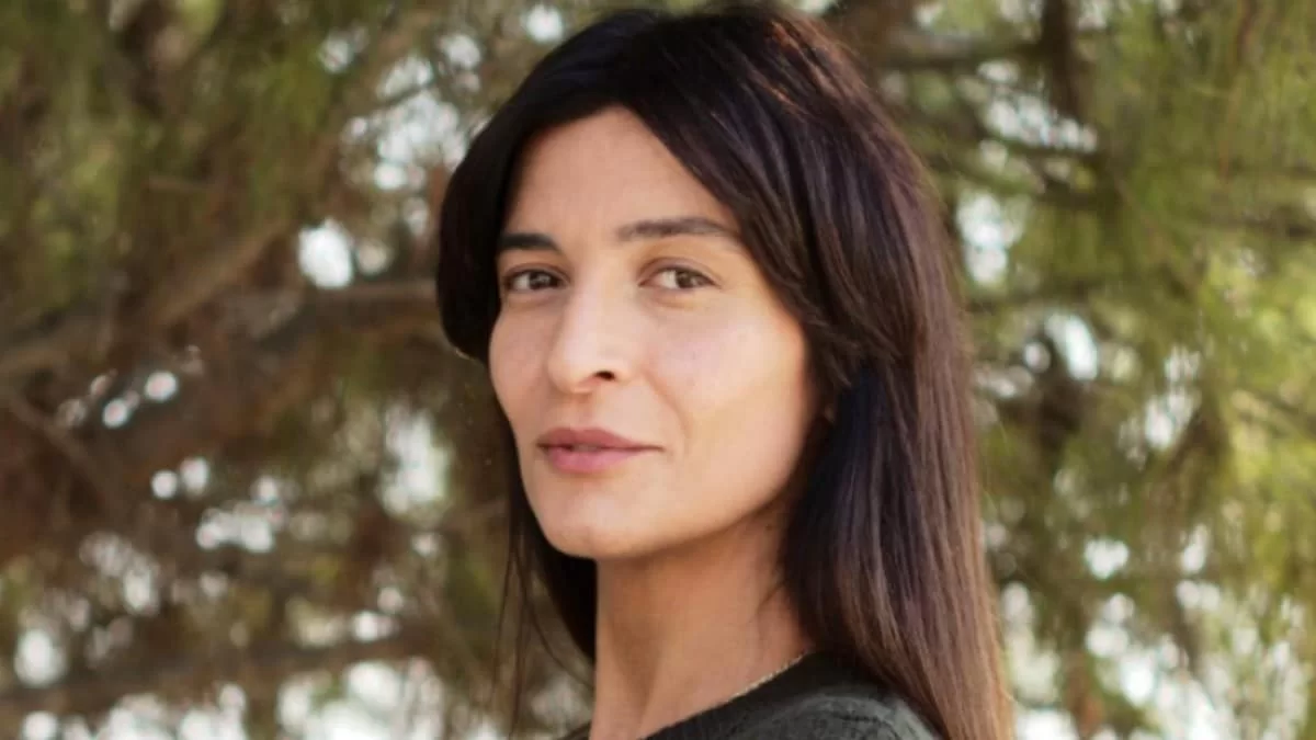 Αρραβωνιάστηκαν με χρυσές βέρες - Η πρώτη φωτογραφία της Αντιγόνης Κουλουκάκου και του άντρα της από το μυστήριο