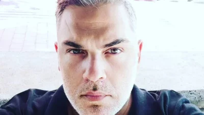 Αντώνης Λουδάρος: Στόλισε και γέμισε το σπίτι του με κόκκινα και λευκά στολίδια - Μοιάζει παραμυθένιο