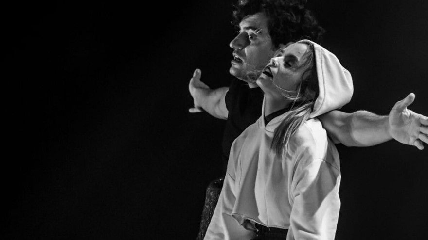 Η θεατρική παράσταση που συμμετέχουν