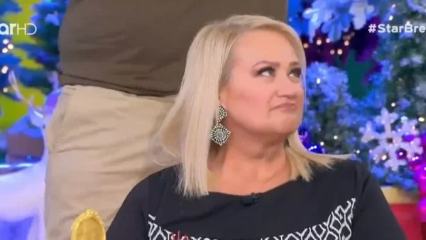 Με τριώροφη τούρτα και ένα τεράστιο μπουκέτο λουλούδια -  Η έκπληξη του Breakfast at Star για τα γενέθλια της Άση Μπήλιου