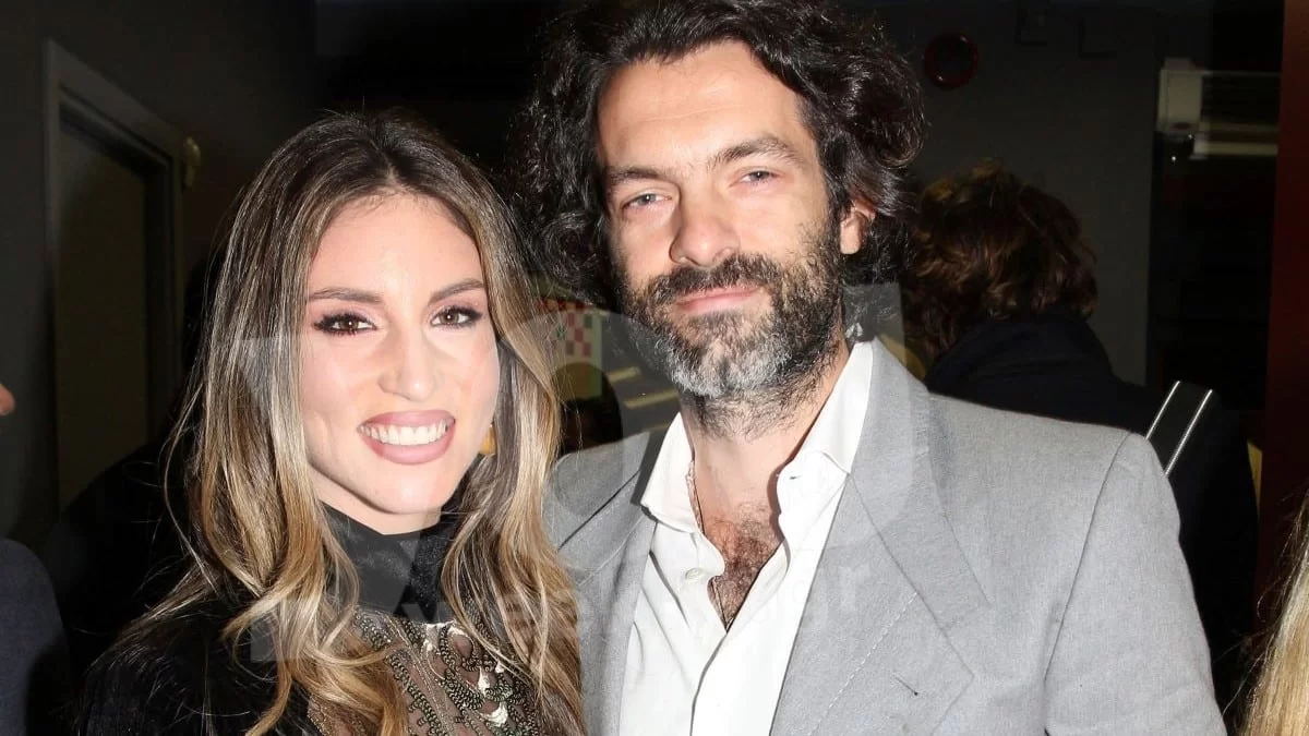 Στο πάρκο λίγες ώρες πριν μπει το 2023 - Βίντεο από την βόλτα της Οικονομάκου με τον Μιχόπουλο και τα παιδιά τους