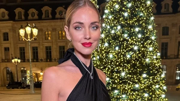 Xmas make-up: Τα προϊόντα που θα χρειαστείς για το τέλειο χριστουγεννιάτικο μακιγιάζ