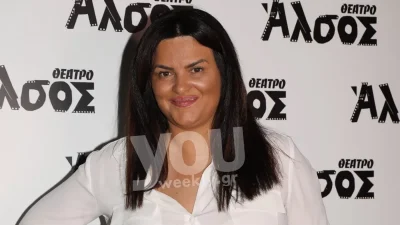 Ροζ γεμάτο με τριαντάφυλλα - Το εντυπωσιακό χριστουγεννιάτικο δέντρο στο σπίτι της Δήμητρας Κατσαφάδου