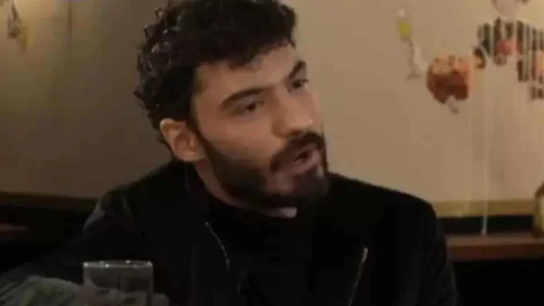 «Βγήκα μετά το γκέι φιλί και έγινε...» - Η αποκάλυψη του Δημήτρη Τσίκλη για τις αντιδράσεις στην Πανεπιστημίου