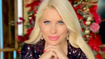 Ελένη Μενεγάκη: Η πρώτη φωτογραφία με την μικρή Μαρίνα μπροστά στο Χριστουγεννιάτικο δέντρο στο σπίτι τους στα Μελίσσια