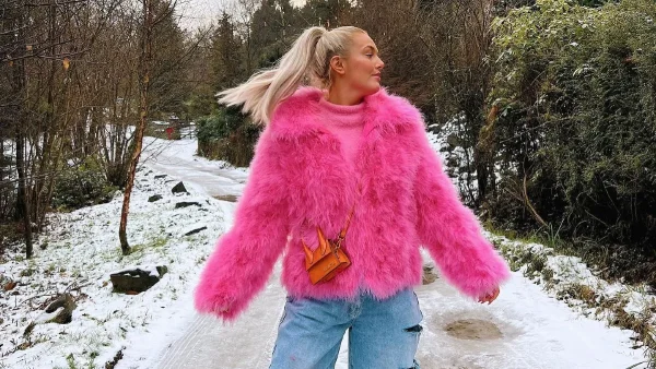 Feathers, not Heathers - Πούπουλα στο πιο girly χρώµα της µόδας