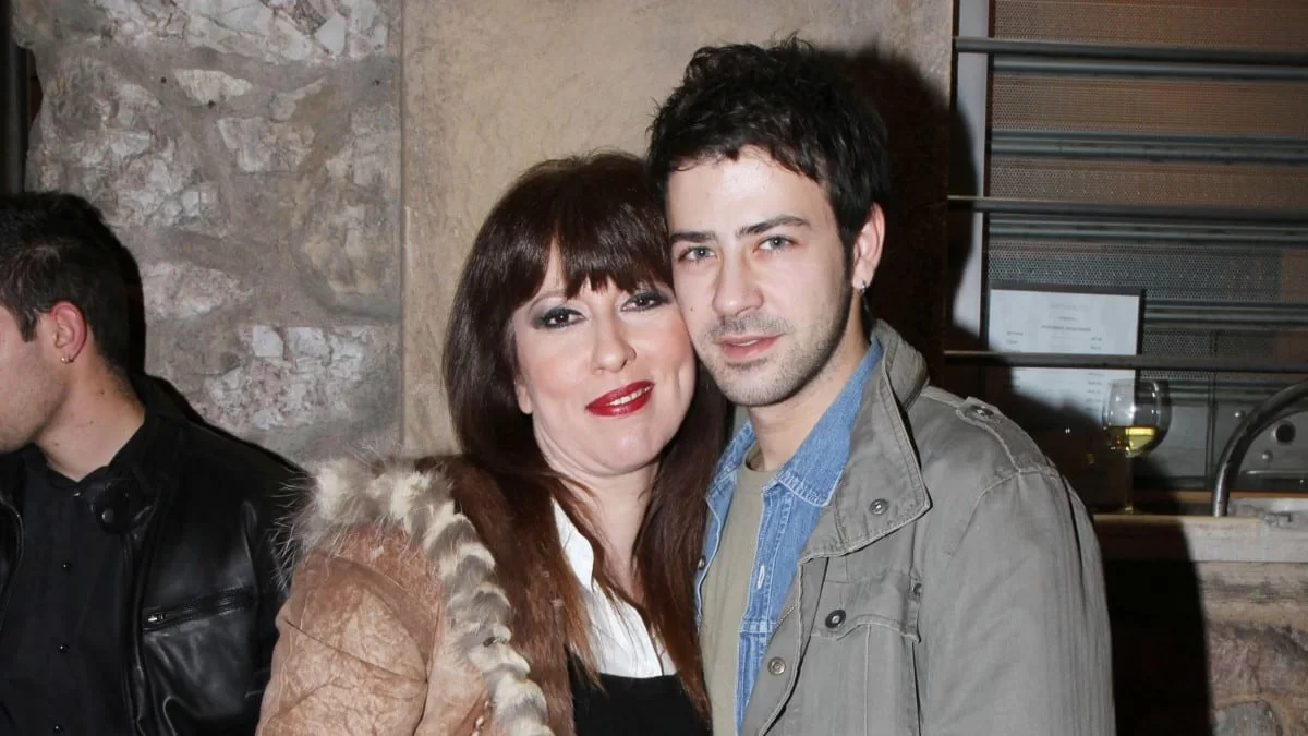 Άβα Γαλανοπούλου: Αδυνατισμένη σε μπαρ της Αθήνας - Σπάνια εμφάνιση μετά το τέλος της δικαστικής διαμάχης με τον πρώην της