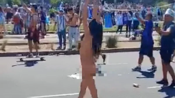 Τους περίμενε γυμνή στο δρόμο - Τι συνέβη μετά τη νίκη της Αργεντινής στο Μουντιάλ στο Μπουένος Άιρες