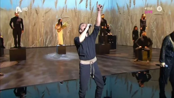 J2US: Τραγούδησε με τρεμάμενη φωνή - Η συγκινητική αφιέρωση του Μελισσανίδη στον πατέρα του