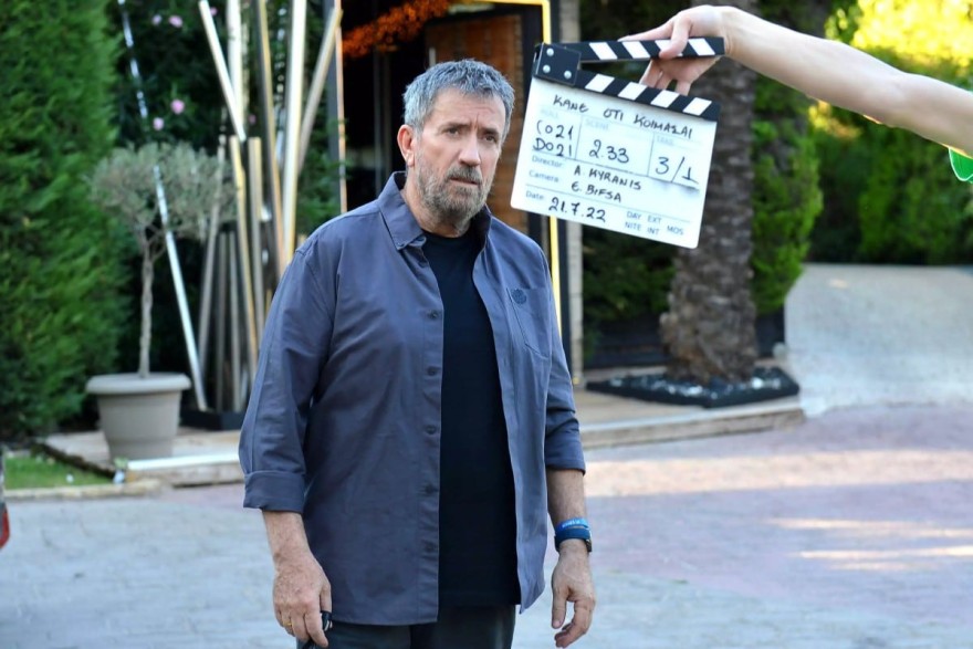 Σπύρος Παπαδόπουλος Κάνε ότι Κοιμάσαι