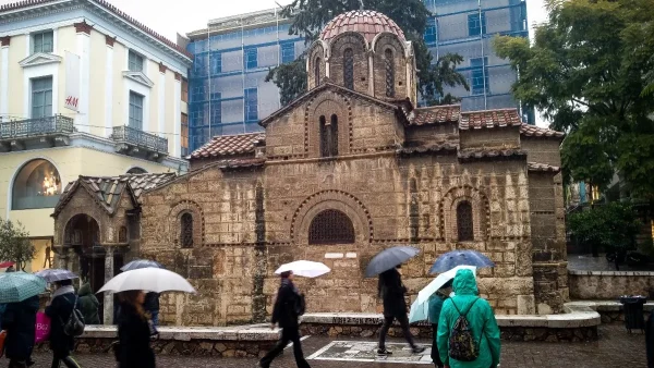 Καπνικαρέα: Το μυστικό που κρύβει το εκκλησάκι της Ερμού - Λίγοι το γνωρίζουν