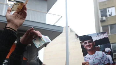 Ορίστηκε ημερομηνία και μέρος - Το κηδειόσημο για τον 16χρονο ρομά από τη Θεσσαλονίκη