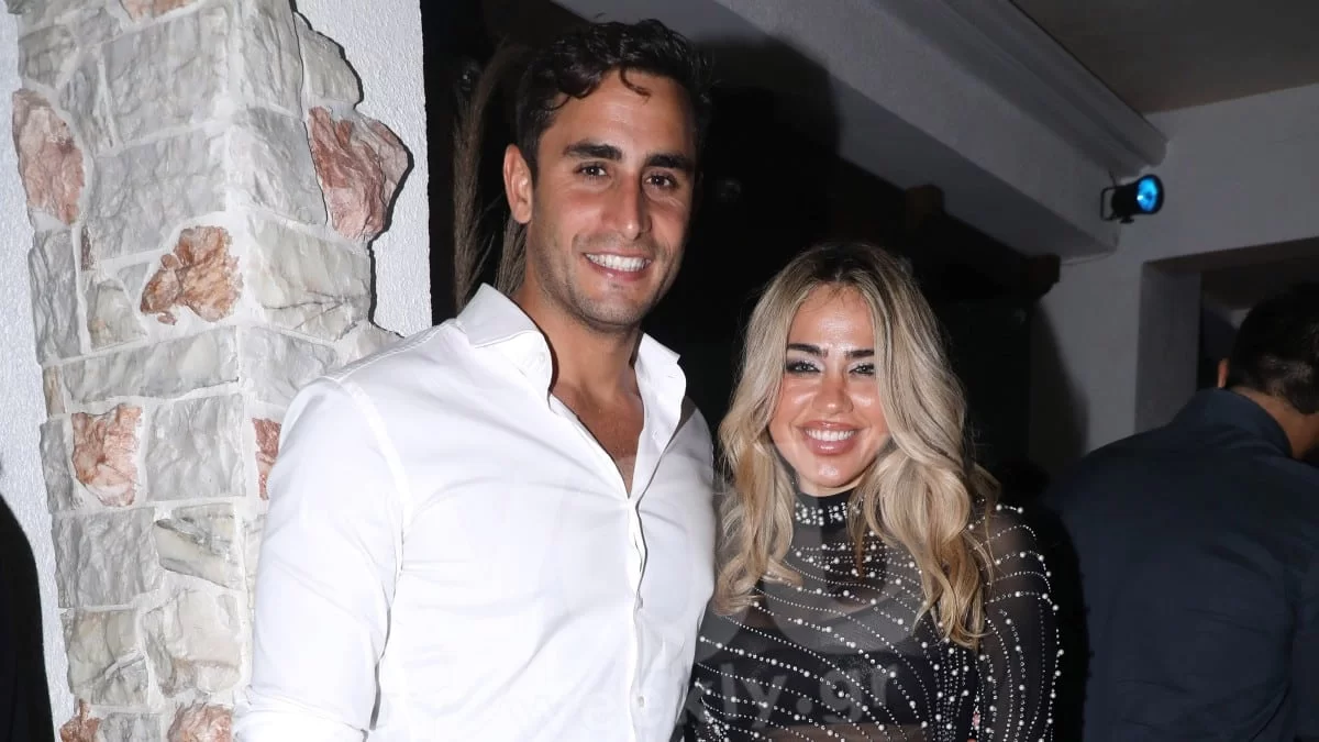 Πρώτα Χριστούγεννα ως παντρεμένοι στο Λονδίνο: Μαγευτικές φωτογραφίες από την χλιδάτη ζωή των Μεταξά - Καπότση