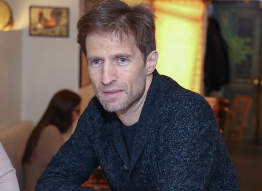 Γη της ελιάς σούπερ αποκλειστικό πυροβολούν τον Κωνσταντίνο