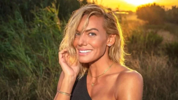 Αυτό είναι το ησυχαστήριό της - Τεράστιο και γεμάτο λαμπάκια το χριστουγεννιάτικο δέντρο στο σπίτι της Μαλέσκου