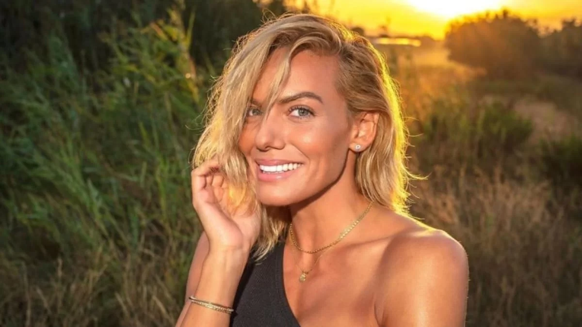 Αυτό είναι το ησυχαστήριό της - Τεράστιο και γεμάτο λαμπάκια το χριστουγεννιάτικο δέντρο στο σπίτι της Μαλέσκου