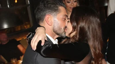 Καυτά φιλιά σε χλιδάτο εστιατόριο της Κηφισιάς - Με αποκαλυπτικό φόρεμα η Ανδριώτου στα γενέθλια του Σπύρου Μαρτίκα