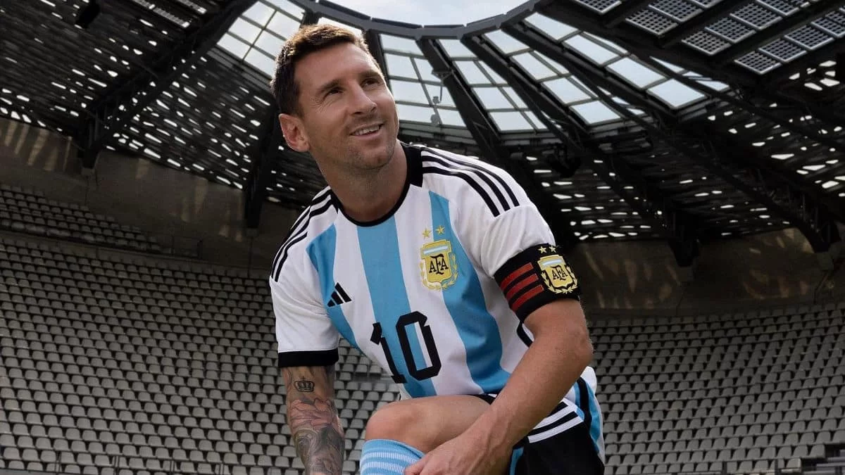 Καστανομάλλα και δίμετρο μοντέλο - Αυτή είναι η σύζυγός και μητέρα των 3 γιών του Λιονέλ Μέσι