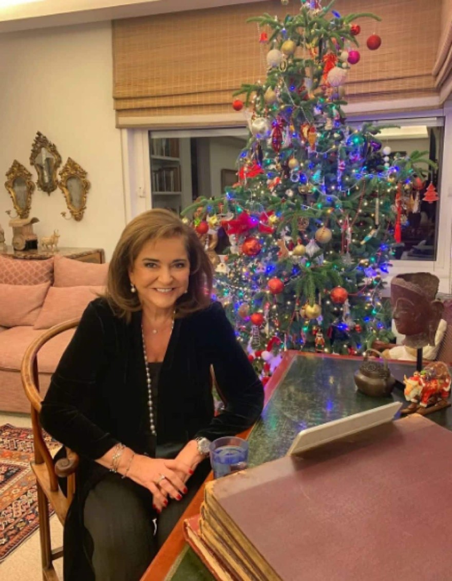 Ντόρα Μπακογιάννη χριστουγεννιάτικο δέντρο