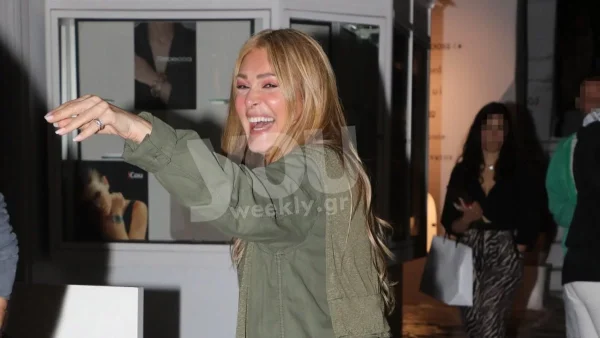 Χωρίς ίχνος μακιγιάζ με τα μαλλιά της πιασμένα κοτσιδάκια - Ο χορός της Νατάσας Θεοδωρίδου με την μικρή της κόρη που κάνει τον γύρο του διαδικτύου