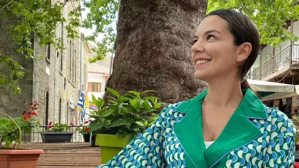 Μελαχρινός με διαπεραστικό βλέμμα - Αυτός είναι ο κούκλος αδερφός της Νικολέττας Ράλλη