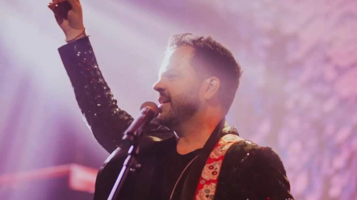 Νίκος Απέργης: Η πρώτη φωτογραφία με τον 7 μηνών γιό του και το "αεροπλανάκι" στον αέρα