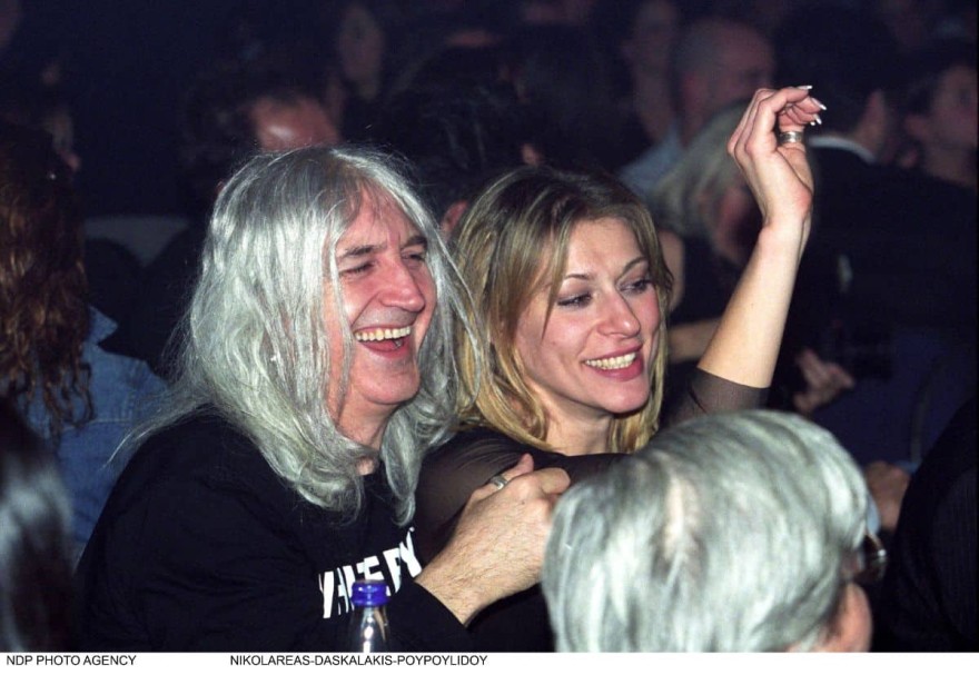 Νίκος Καρβέλας σχέσεις