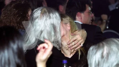 Σπάνιες αποκλειστικές φωτογραφίες: Η σχέση του Νίκου Καρβέλα το 2003 που λίγοι θυμούνται