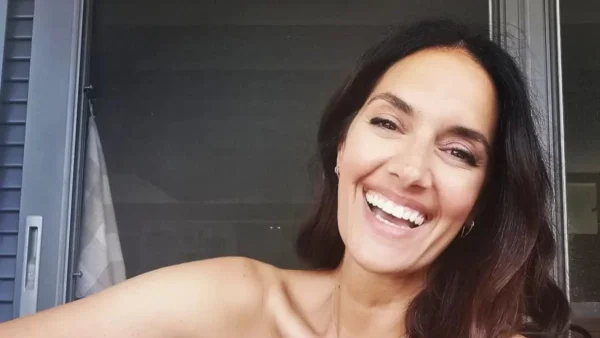 Νόνη Δούνια: Στόλισε το ξεχωριστό Χριστουγεννιάτικο δέντρο της - Είναι πολύ ψηλό και γεμίζει τον χώρο με τα υπέροχα στολίδια του