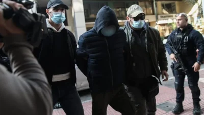 Γυναικοκτονία στον Πειραιά: Στα δικαστήρια ο 25χρονος δολοφόνος