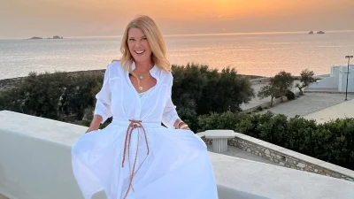 Τα έκανε όλα μόνη της - Ο πρωτοποριακός χριστουγεννιάτικος στολισμός στο σπίτι της Σοφίας Αλιμπέρτη στην Πάρο