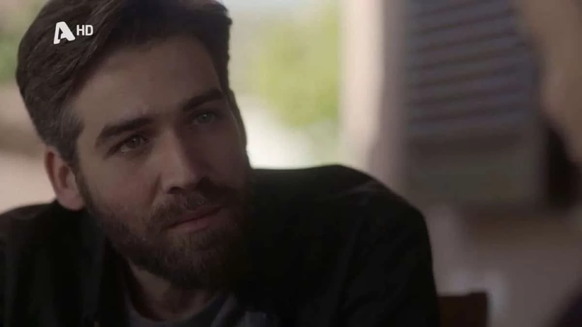 Σασμός: «Ληγμένα αγόρι μου;» - Ο Σταύρος έπεσε στα πόδια της Αργυρώς και το Twitter έδωσε ρεσιτάλ