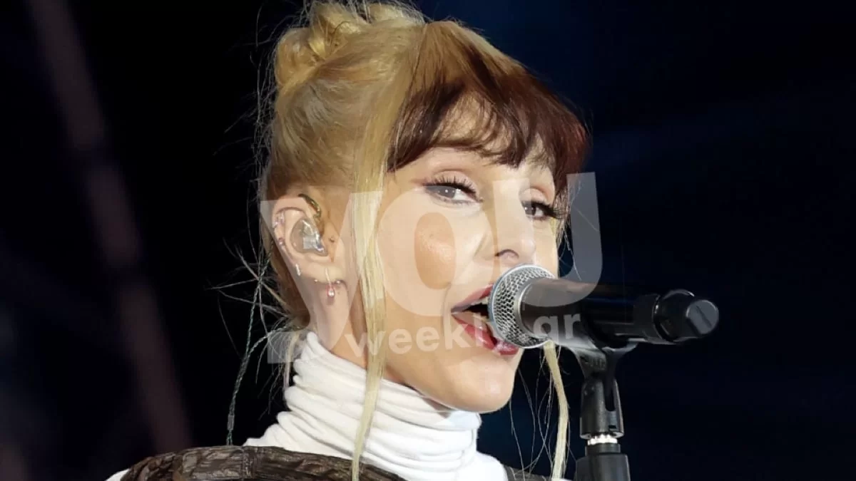 Φόρεμα ή έργο τέχνης; Η εμφάνιση της Τάμτα, στη φωταγώγηση χριστουγεννιάτικου δέντρου στο Σύνταγμα