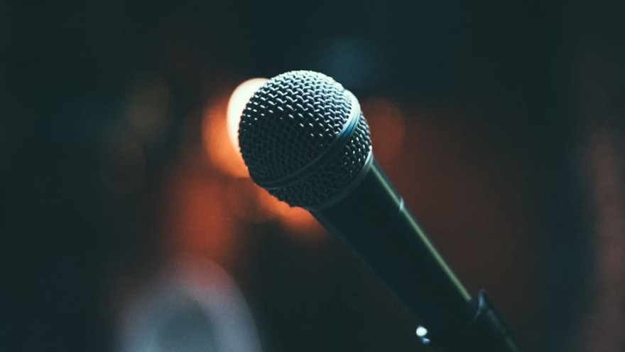 Σκάνδαλο με πασίγνωστο τραγουδιστή