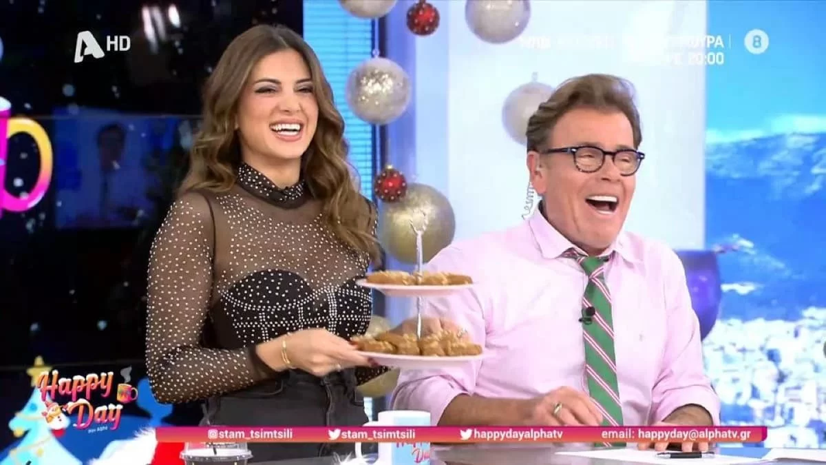 «Το πολύ πολύ να τον πάει σαλόνι τουαλέτα» - Η Σταματίνα Τσιμτσιλή κέρασε "ληγμένα" μελομακάρονα τον Δημήτρη Παπανώτα