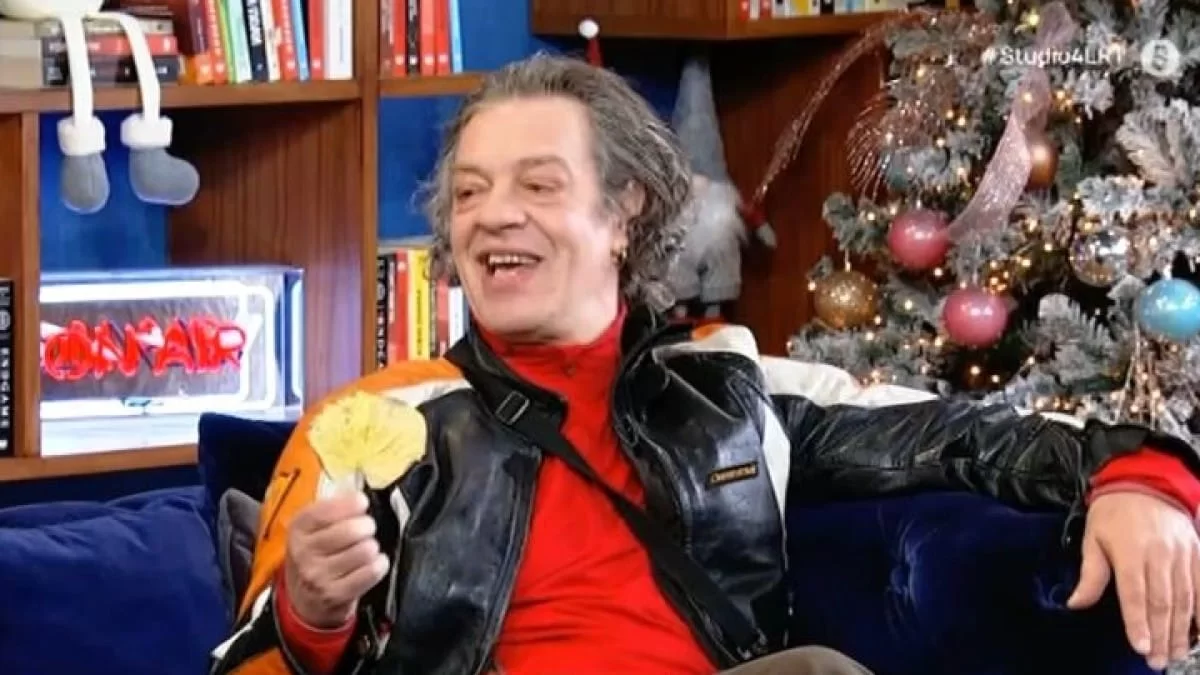 Το αποκάλυψε για πρώτη φορά στον αέρα της ΕΡΤ - Γιατί ο Γιάννης Τσορτέκης δεν βγάζει ποτέ το μπουφάν του στην τηλεόραση