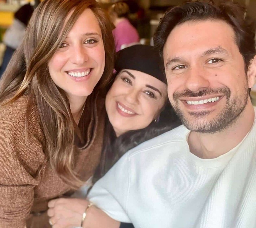 Η Μαρία Τζομπανάκη με τον γιό και την νύφη της!