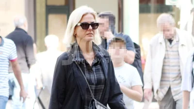 Χριστίνα Κοντοβά: Μόνη και ντυμένη στα μαύρα - Η πρώτη δημόσια εμφάνιση μετά τον χωρισμό της με τον Τζώνη Καλημέρη