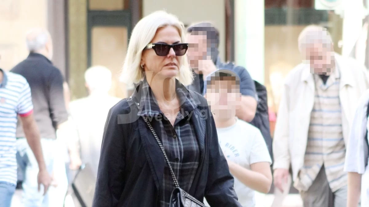 Χριστίνα Κοντοβά: Μόνη και ντυμένη στα μαύρα - Η πρώτη δημόσια εμφάνιση μετά τον χωρισμό της με τον Τζώνη Καλημέρη