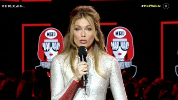 Με ολόσωμη αστραφτερή φόρμα - Λαμπύριζε ολόκληρη η Μαριέττα Χρουσαλά στην έναρξη του Madwalk 2022