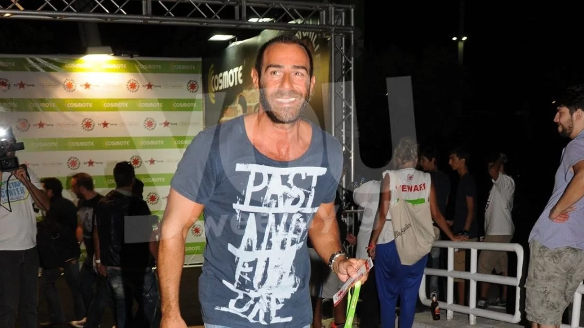 Εντυπωσιακή μελαχρινή - Γιατί ο Αντώνης Κανάκης κρύβει την σύζυγό του (Φώτο)