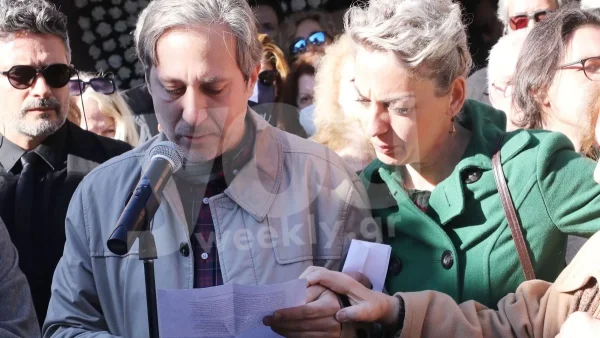 Ράγισαν καρδιές στην κηδεία του Νότη Μαυρουδή - Σπαρακτικός ο επικήδειος του γιου του, Χάρη