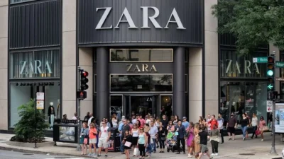 Zara: Χωράει μέσα όλα όσα χρειάζεσαι - Η πιο hot καθημερινή τσάντα τώρα μόνο με 12,99 ευρώ