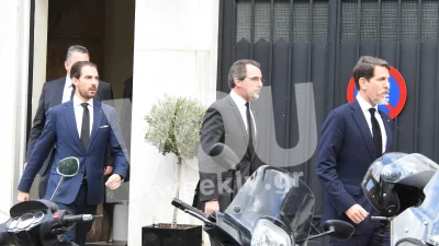 Στο Μέγαρο Μαξίμου οι τρεις γιοι του τέως βασιλιά Κωνσταντίνου για το τελετουργικό της κηδείας - Αποκλειστικές φωτογραφίες