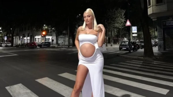 Περνά και μόνη της καλά - Το βίντεο με πρωταγωνίστρια την εγκυμονούσα Ιωάννα Τούνη που κάνει τον γύρο του διαδικτύου