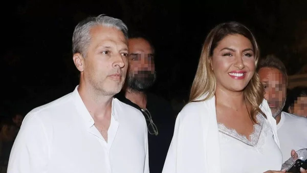 Στην αγκαλιά του Ανδρέα Καψάλη η Έλενα Παπαρίζου - Η σπάνια φωτογραφία που δημοσίευσε η τραγουδίστρια