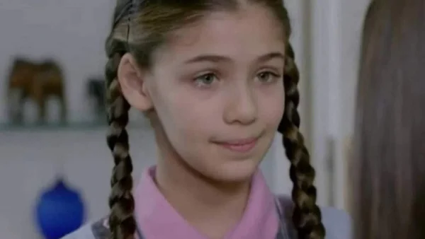 Σήμερα είναι 13 ετών και δεν έχει καμία σχέση με το τότε κοριτσάκι - Καστανή καλλονή η πρωταγωνίστρια της Elif