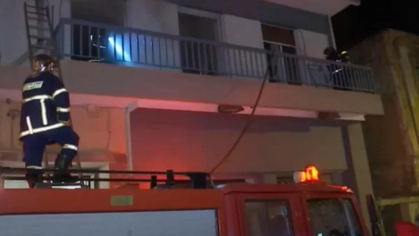 Φωτιά σε διαμέρισμα στην Θεσσαλονίκη - Βγήκε στο μπαλκόνι για να σωθεί η ηλικιωμένη ένοικος